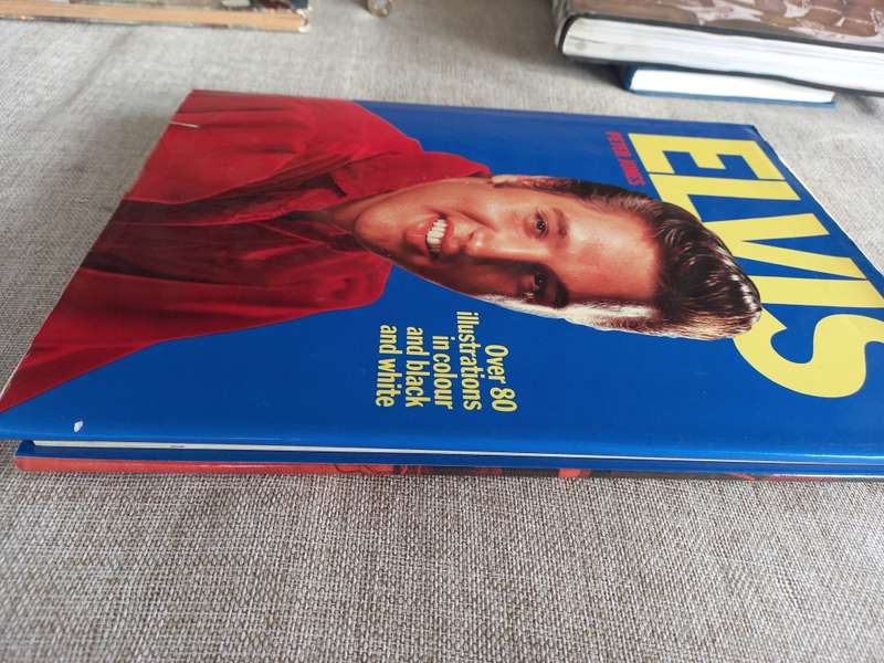 Elvis.  - Peter Jones. over 80 illustrations in colour and black and white