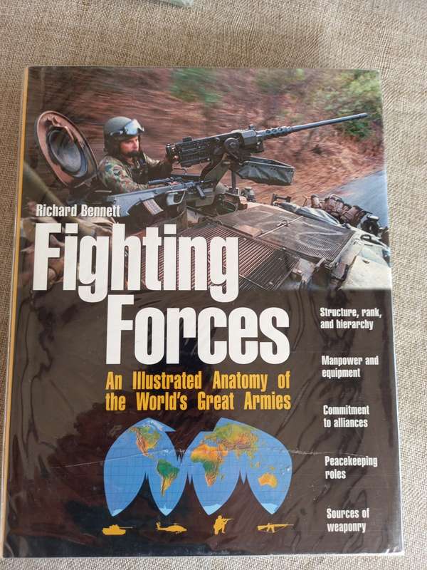 Fighting Forces- an illustrated anatomy of the worlds great armies - Richard Bennett
