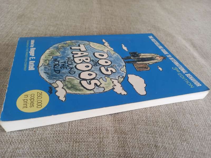 Do`s and Taboos Around The World - the bestselling guide to international behaviour
