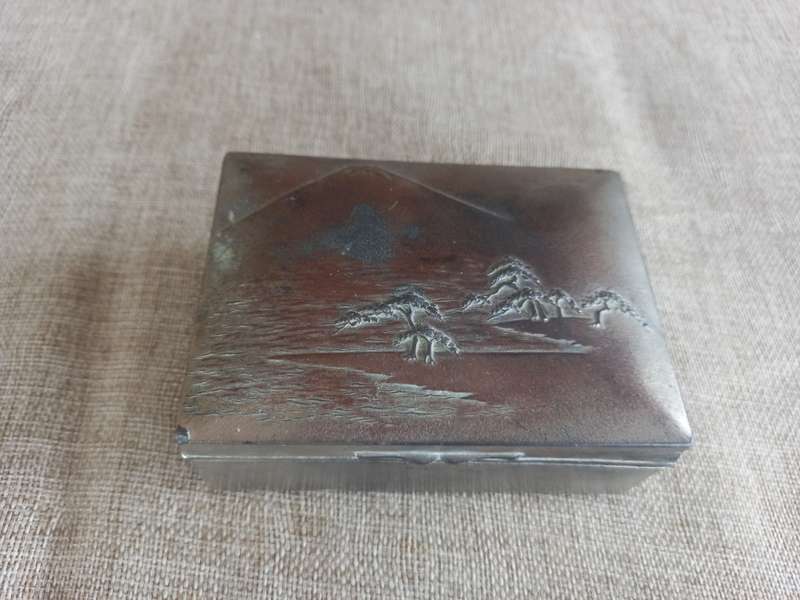 Vintage trinket box - metal