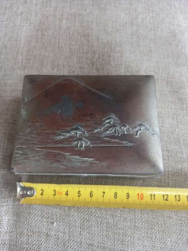 Vintage trinket box - metal