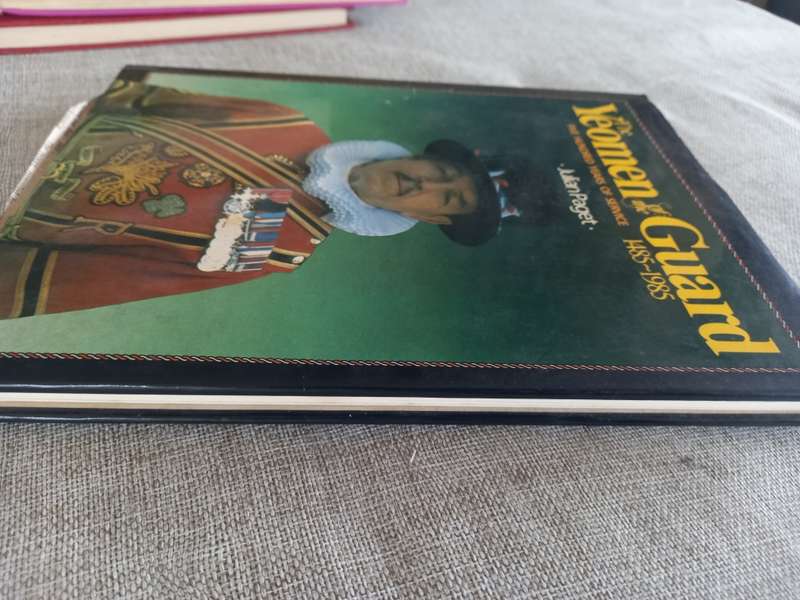The Yeomen of the Guard: Five hundred years of service, 1485-1985 - Julian Paget