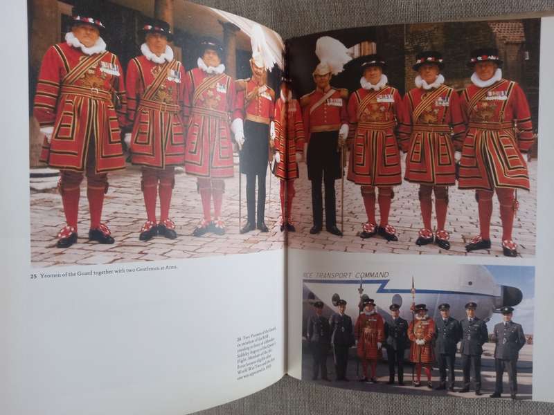 The Yeomen of the Guard: Five hundred years of service, 1485-1985 - Julian Paget