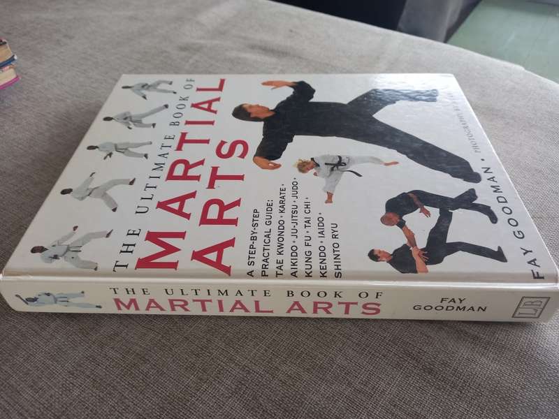 The Ultimate Book of Martial Arts- a step by step practical guide - Fay Goodman