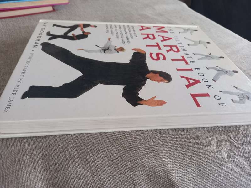 The Ultimate Book of Martial Arts- a step by step practical guide - Fay Goodman