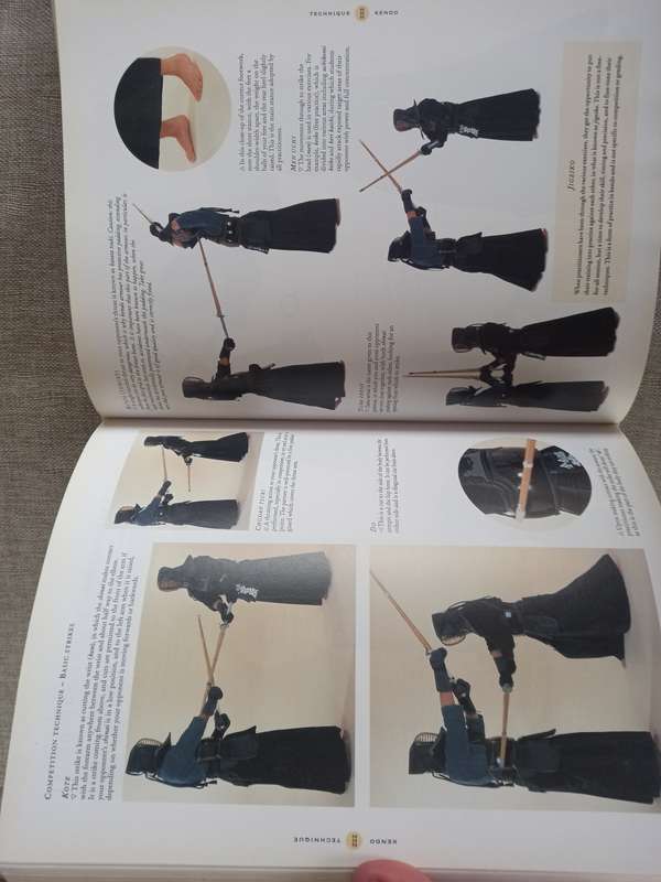 The Ultimate Book of Martial Arts- a step by step practical guide - Fay Goodman