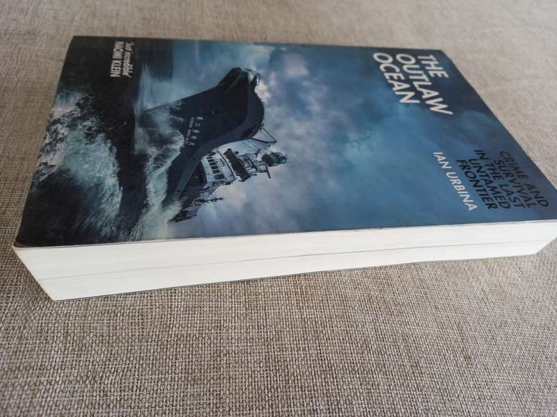 The Outlaw Ocean: Crime and Survival in the Last Untamed Frontier - ian Urbina