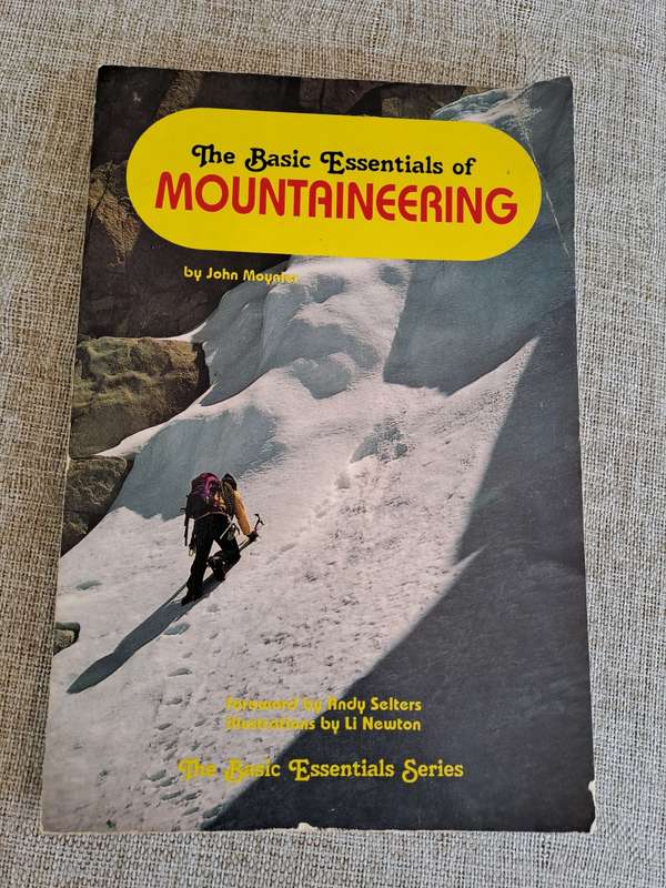 The Basic Essentials of Mountaineering (The Basic Essentials Series) - John Moynier
