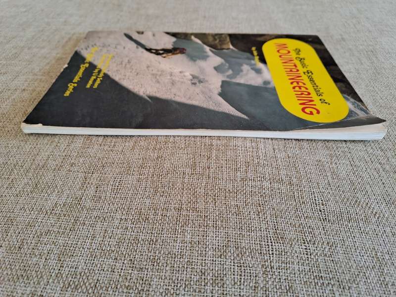 The Basic Essentials of Mountaineering (The Basic Essentials Series) - John Moynier