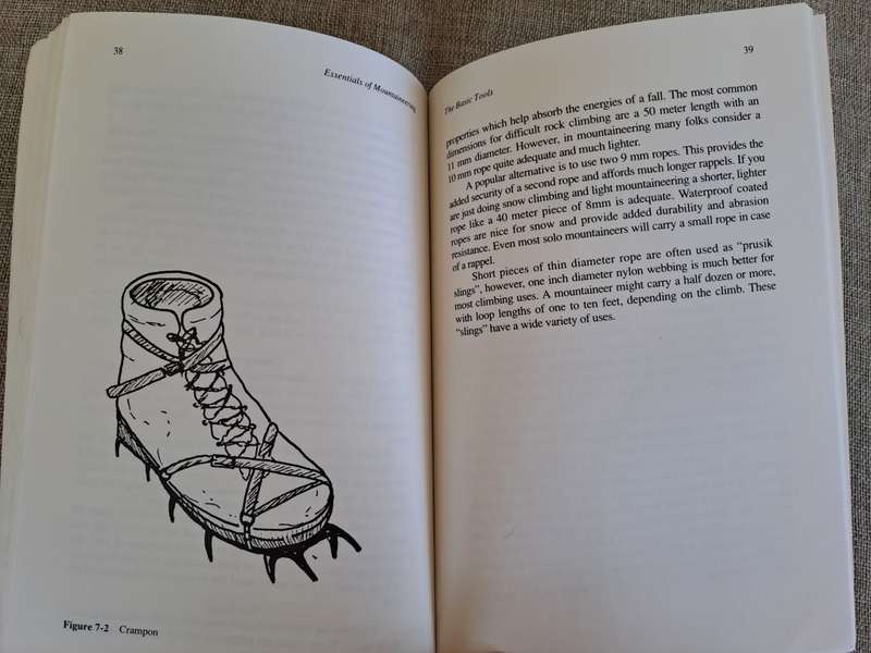 The Basic Essentials of Mountaineering (The Basic Essentials Series) - John Moynier