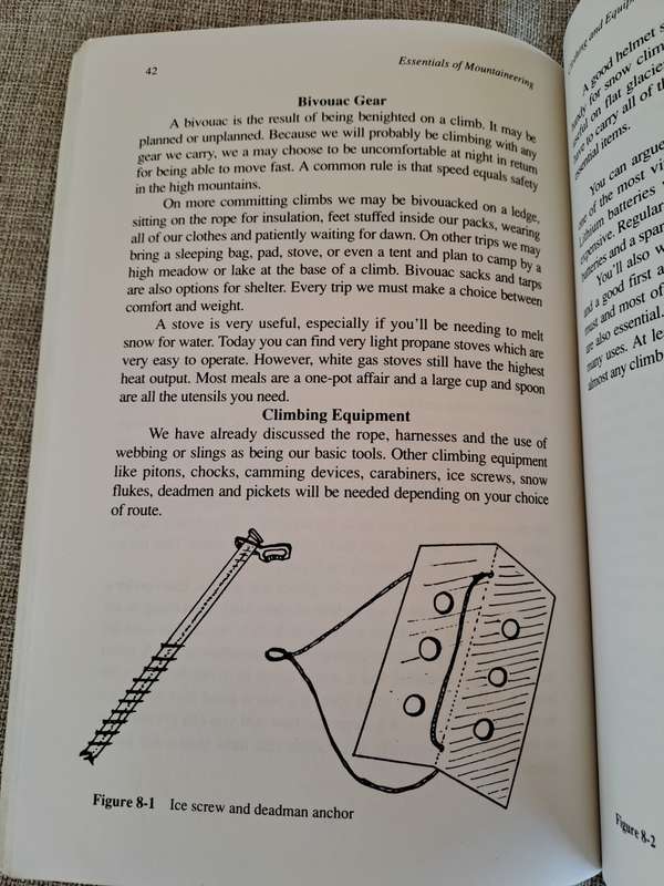 The Basic Essentials of Mountaineering (The Basic Essentials Series) - John Moynier
