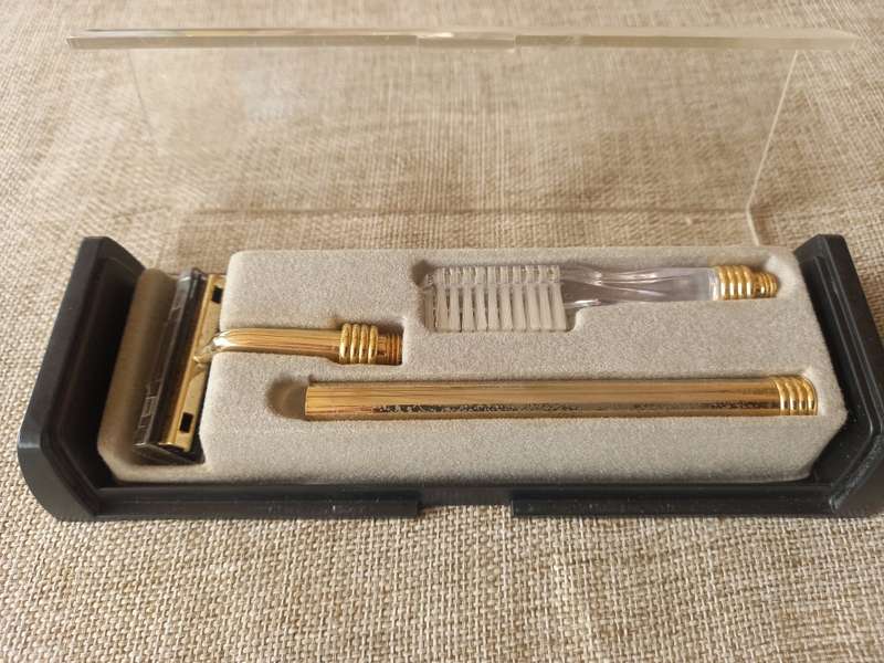 Old Mens Travelling Grooming Kit