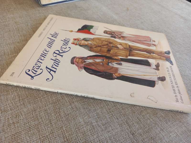 Lawrence and the Arab Revolts - Osprey Men at arms series 208 - Lawrence of Arabia