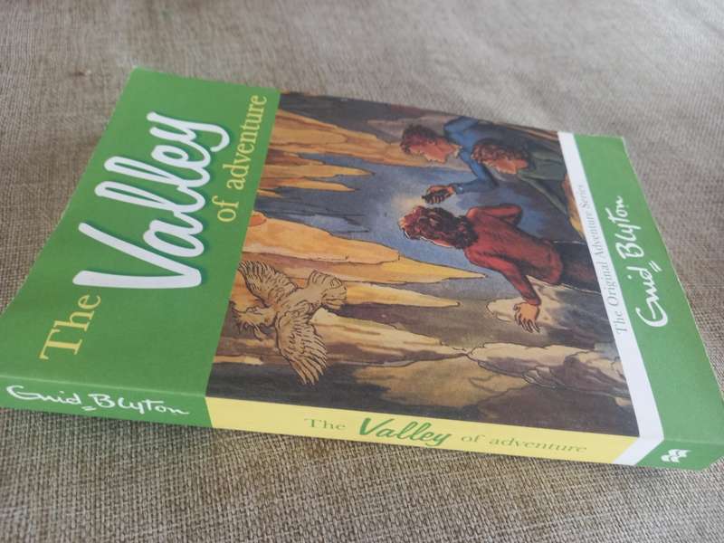 The Valley of Adventure - Enid Blyton