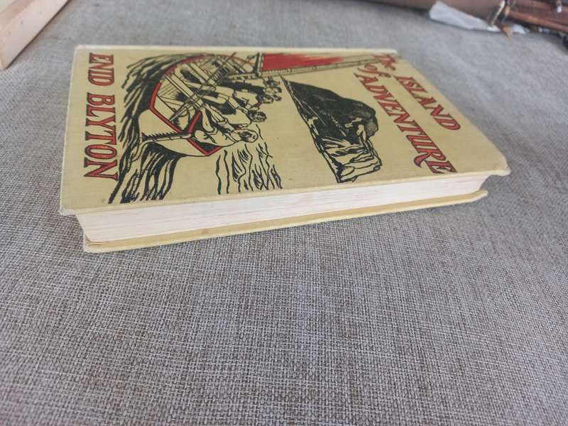 The Island of Adventure - Enid Blyton
