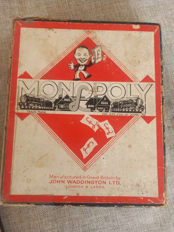 Vintage Monopoly - British - original board , rules , cards +/- 1936 (patent pending)