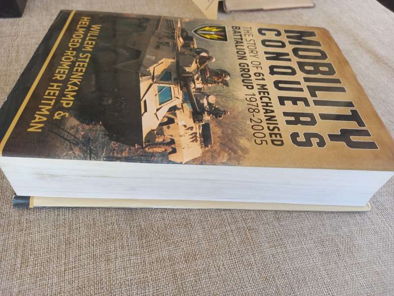 Mobility Conquers: The Story Of 61 Mechanised Battalion Group 1978-2005 - Willem Steenkamp