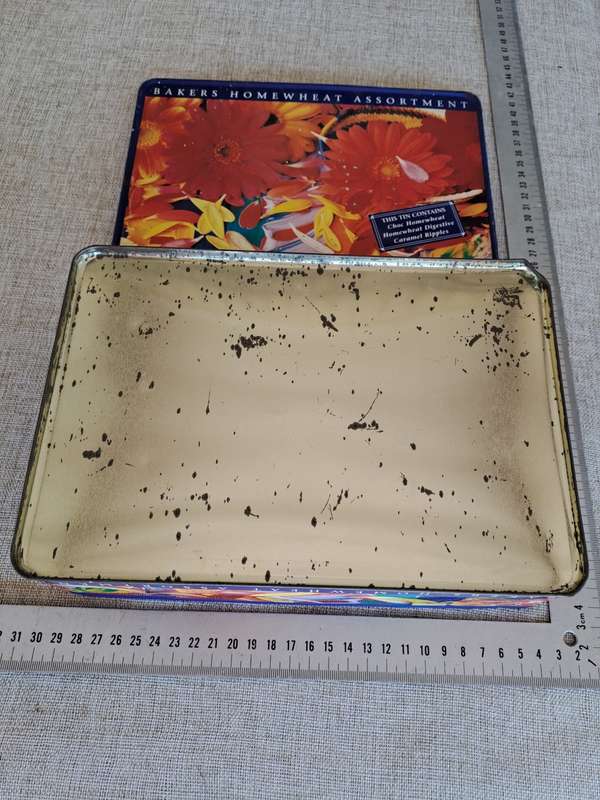 Bakers Homewheat Assortment Biscuit Collectors Tin