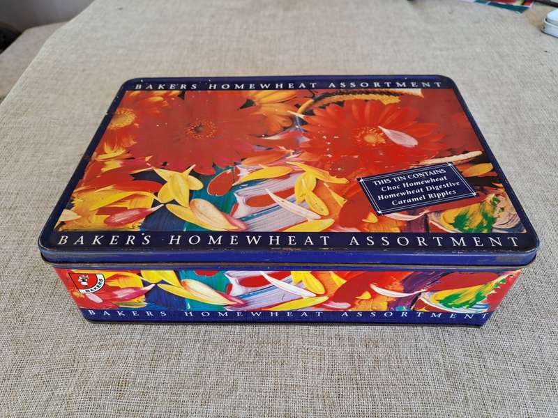 Bakers Homewheat Assortment Biscuit Collectors Tin