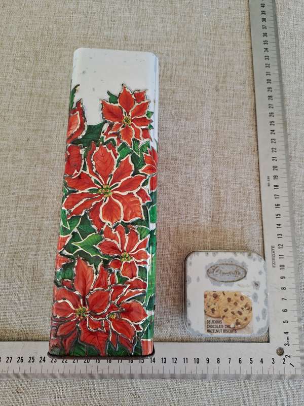 Churchhills Poinsettia Biscuit Collectors Tin