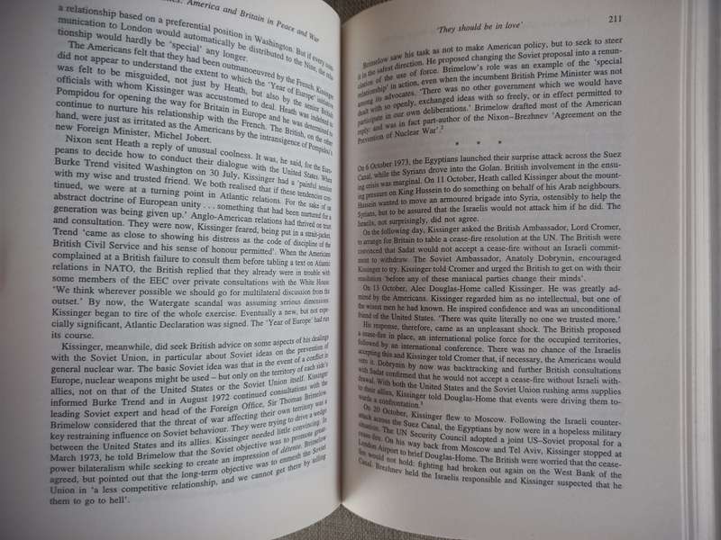 Fighting with Allies - America and Britain in Peace and War - Robin Renwick