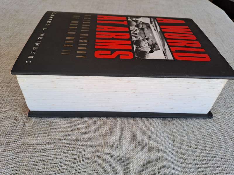 A World At Arms - A Global History of World War II - Gerhard L. Weinberg
