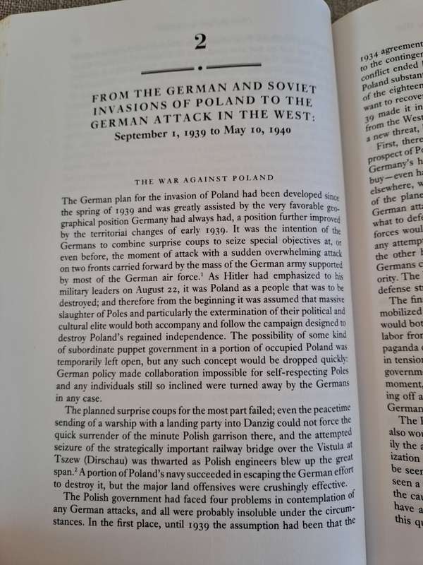 A World At Arms - A Global History of World War II - Gerhard L. Weinberg