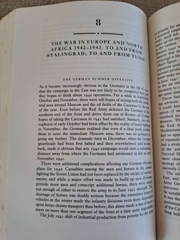 A World At Arms - A Global History of World War II - Gerhard L. Weinberg