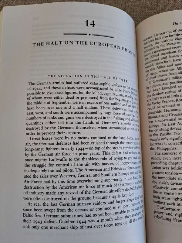 A World At Arms - A Global History of World War II - Gerhard L. Weinberg