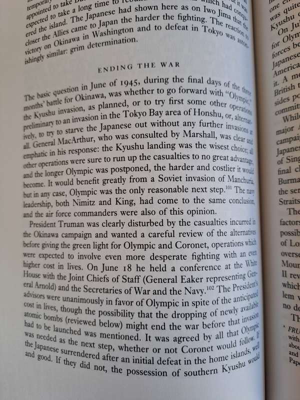 A World At Arms - A Global History of World War II - Gerhard L. Weinberg