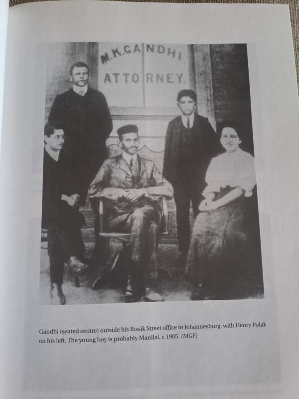 Gandhi`s Prisoner? The Life of Gandhi`s Son Manilal - Uma Dhupelia-Mesthrie
