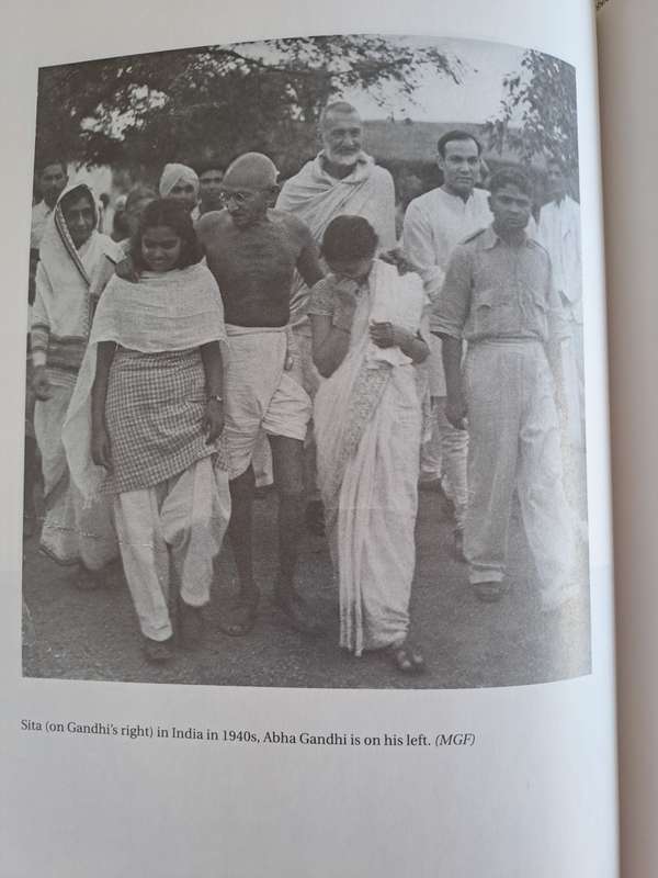 Gandhi`s Prisoner? The Life of Gandhi`s Son Manilal - Uma Dhupelia-Mesthrie