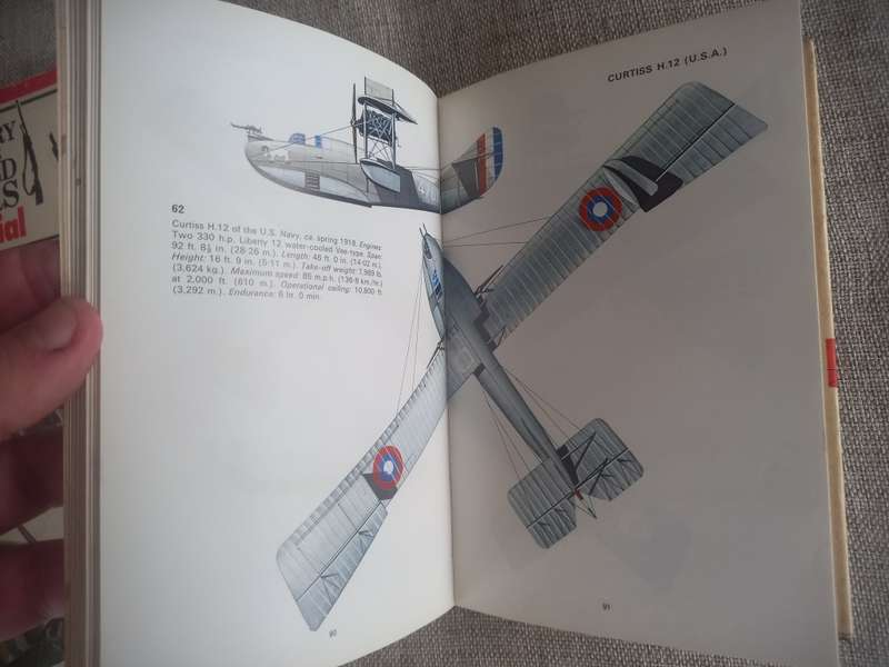 The Pocket Encyclopedia of World Aircraft in Colour Bombers 1914 - 19 - Patrol and Reconnaissance