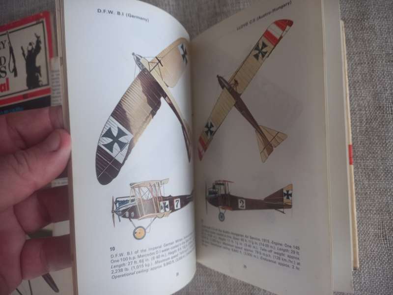 The Pocket Encyclopedia of World Aircraft in Colour Bombers 1914 - 19 - Patrol and Reconnaissance