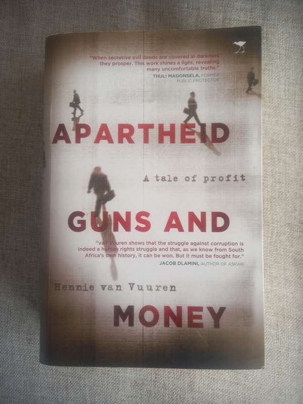 Apartheid Guns and Money: A Tale of Profit - Hennie van Vuuren