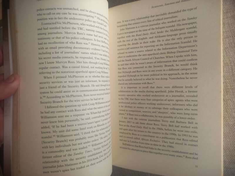 Apartheid Guns and Money: A Tale of Profit - Hennie van Vuuren