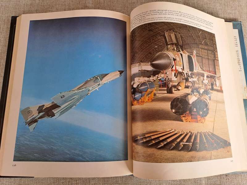 Classic Aircraft Fighters - Bill Gunston