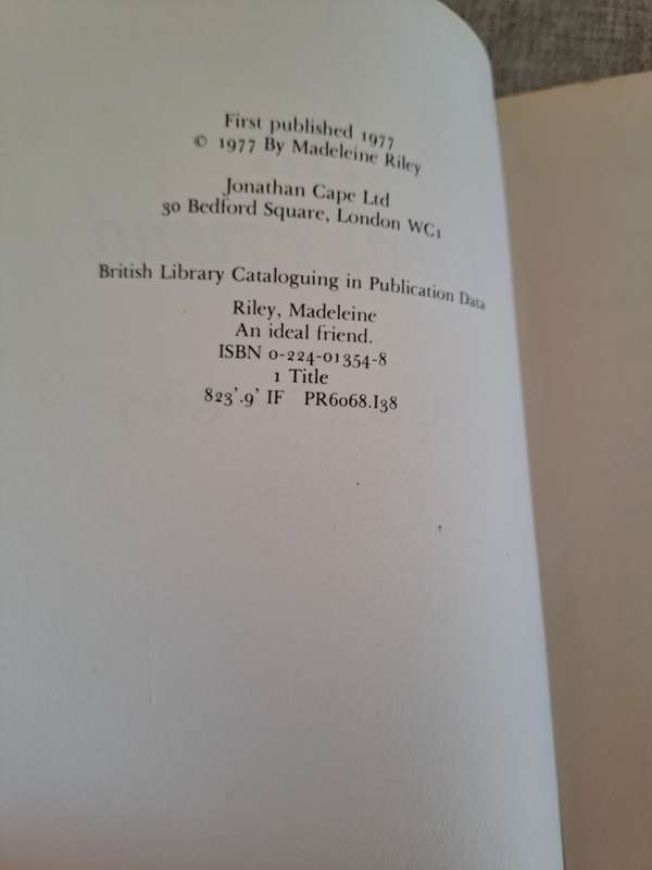 An Ideal Friend (Uncorrected Proof) - Madeleine Riley
