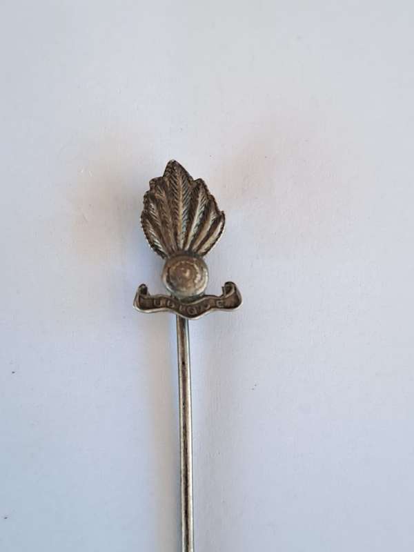 Royal Artillery UBIQUE Lapel Pin