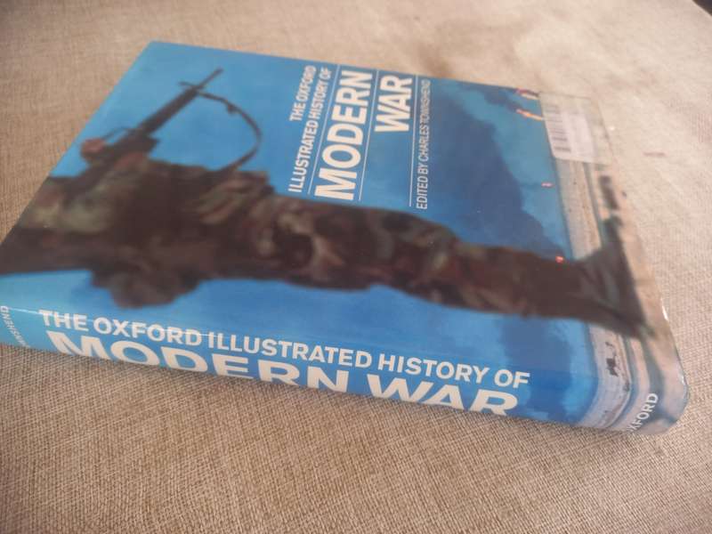 The Oxford Illustrated History of Modern War - Charles Townshend