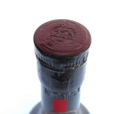 VINTAGE VAT69 WHISKEY BOTTLE STILL SEALED (BAR)