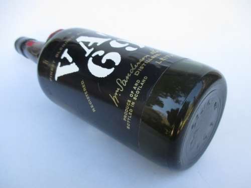 VINTAGE VAT69 WHISKEY BOTTLE STILL SEALED (BAR)
