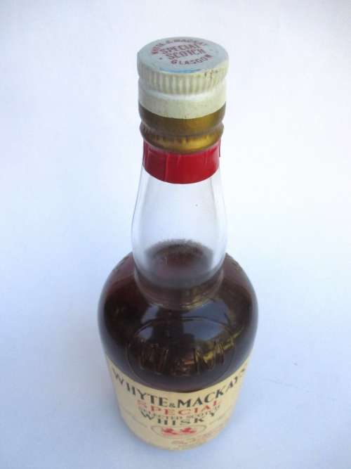 VINTAGE WHYTE & MACKAYS WHISKEY BOTTLE STILL SEALED (BAR)
