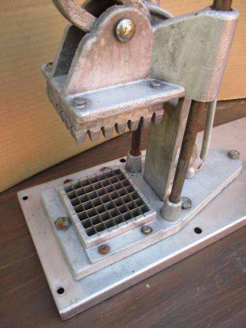 CHIP CUTTER