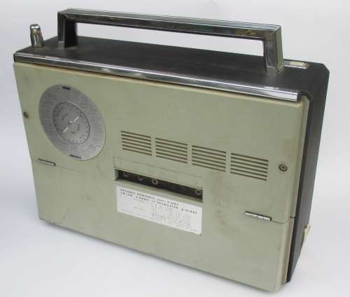 VINTAGE NATIONAL PANASONIC WORLD WIDE RADIO