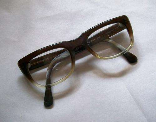 VINTAGE GLASSES / PLASTIC FRAME SPECTACLES / FAUX HORN RIMMED