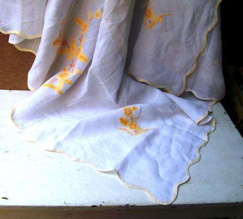 HAND MADE APPLIQUE & EMBROIDERED TABLE CLOTH