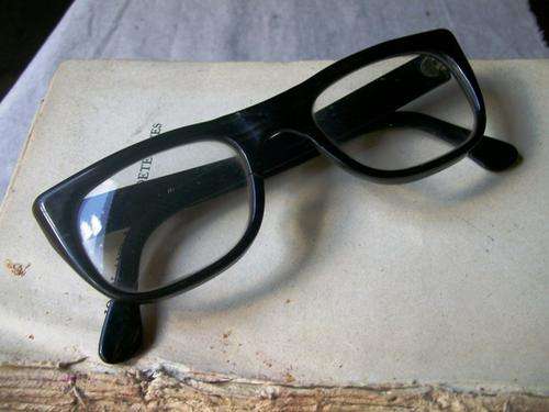 VINTAGE FRAME READING GLASSES