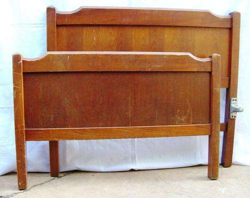 VINTAGE  WOODEN 3/4 BED