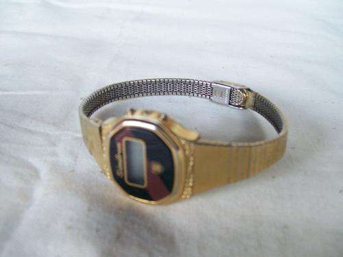 VINTAGE WRIST WATCH